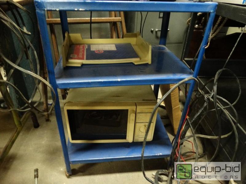 lot 1086 image: Cart with microwave....