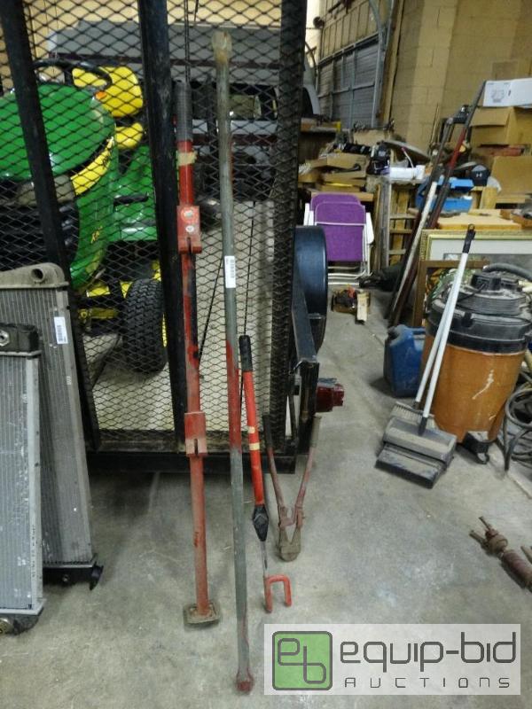 lot 1091 image: 2 bars, the club and bolt cutters....