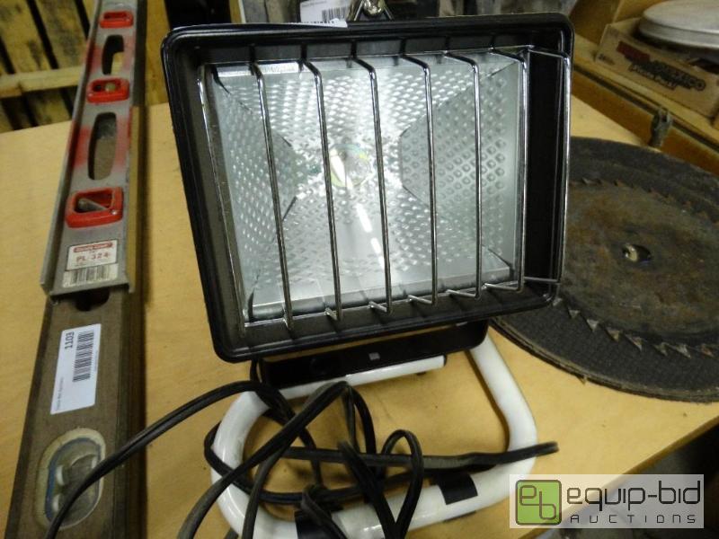 lot 1108 image: 12 V shop light....