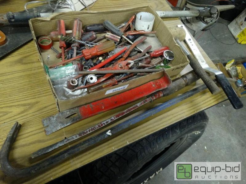 lot 1117 image: Lot of tools- pry bar and flat bar....