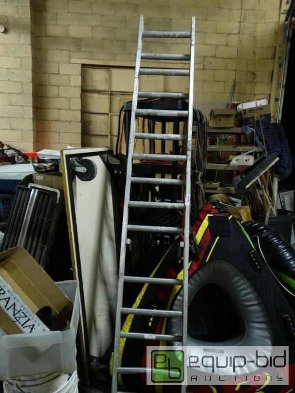 lot 1125 image: Extension ladder....