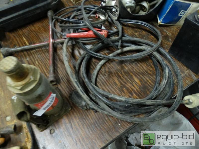 lot 1142 image: Jack, 4 way, jumper cable and extension cord....