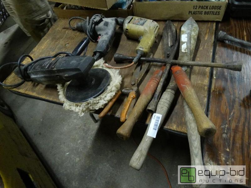 lot 1143 image: 2 Drills, polisher, 4 way and clippers....