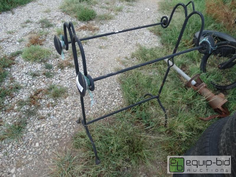 lot 1147 image: Towel rack. Metal...