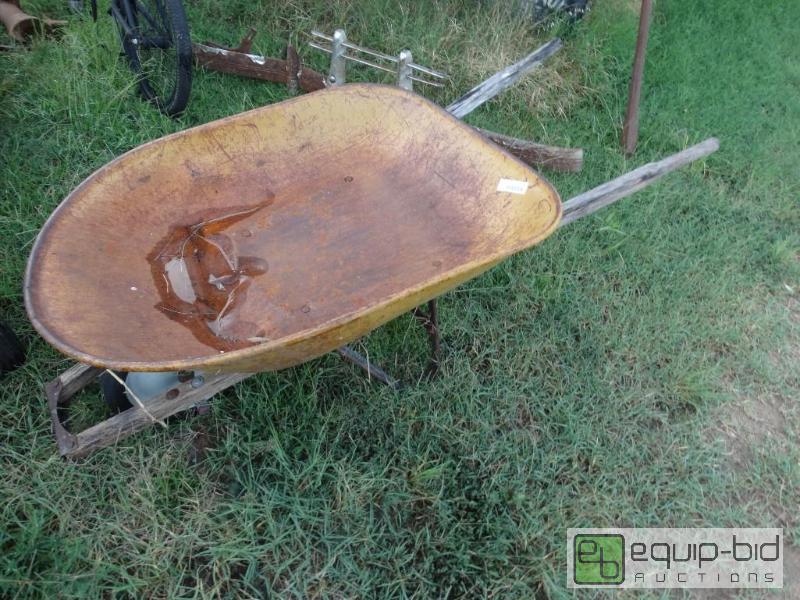 lot 1149 image: Wheel barrow- hard tire...