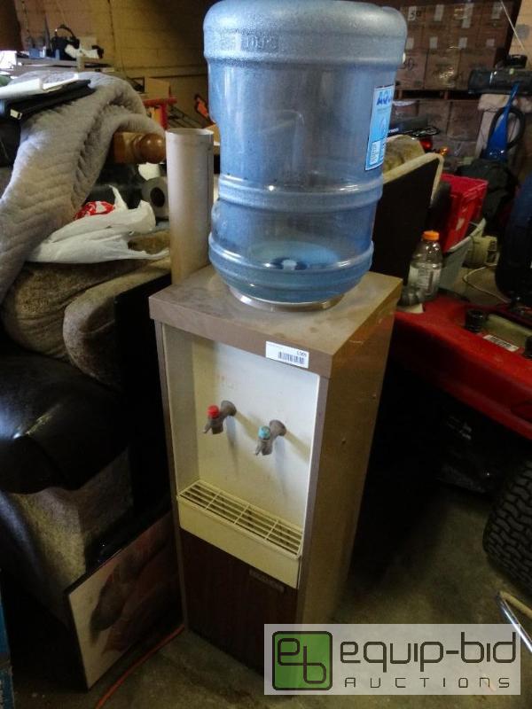 lot 1165 image: Water tank with disposable bottle....