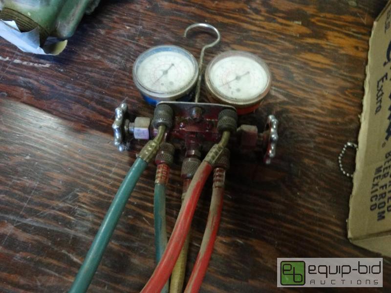 lot 1171 image: AC Gauges....