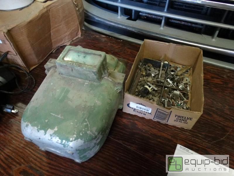 lot 1173 image: Gas meter and a box of hardware....