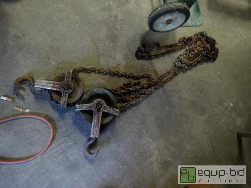 lot 1175 image: Chain hoist 1000 lbs capacity....