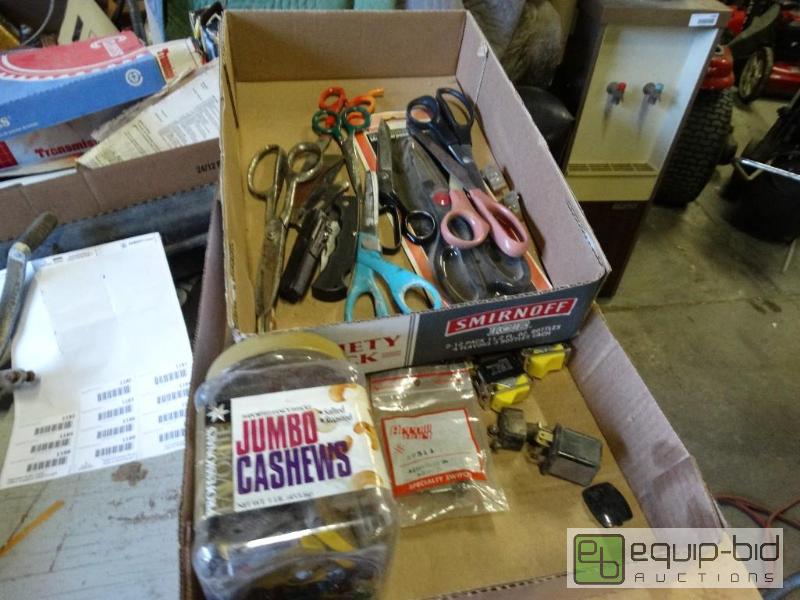 lot 1179 image: Fuses, switches, scissors and pocket knifes....