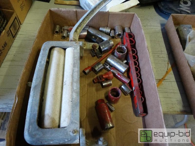 lot 1181 image: Rag wringer and sockets.&nbsp...