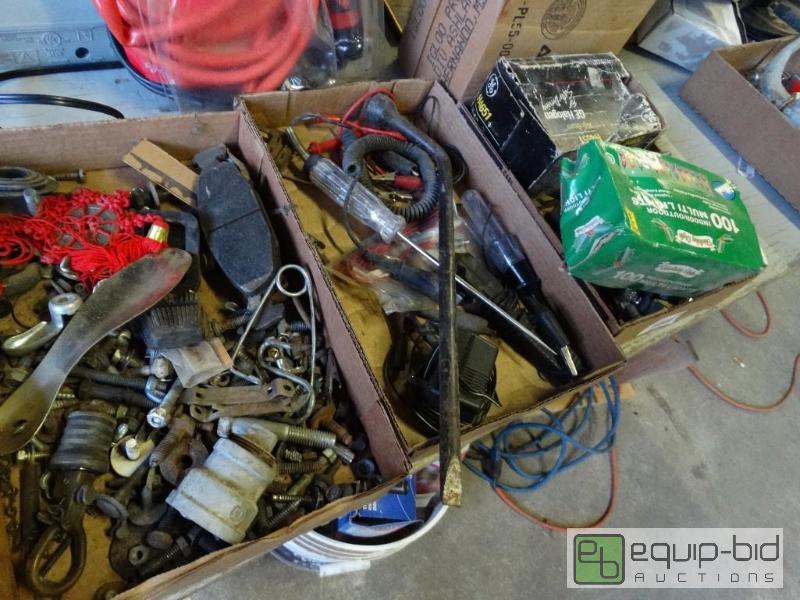 lot 1182 image: Light bulbs, misc, tools and hardware....