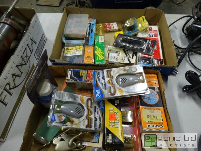 lot 1194 image: Car acc. and new parts....
