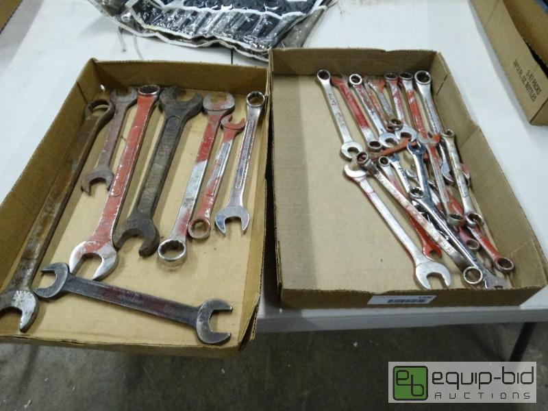 lot 1206 image: 2 Flats of wrenches....