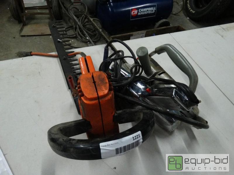lot 1221 image: Timing gun and hedge trimmers....
