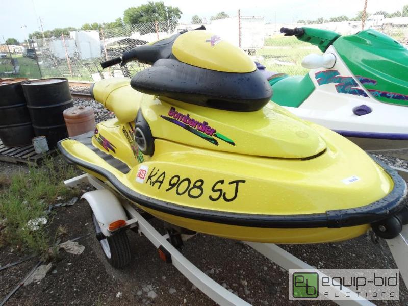 lot 997 image: 1997 Sea-doo Bombardier Starts and drives.  &...