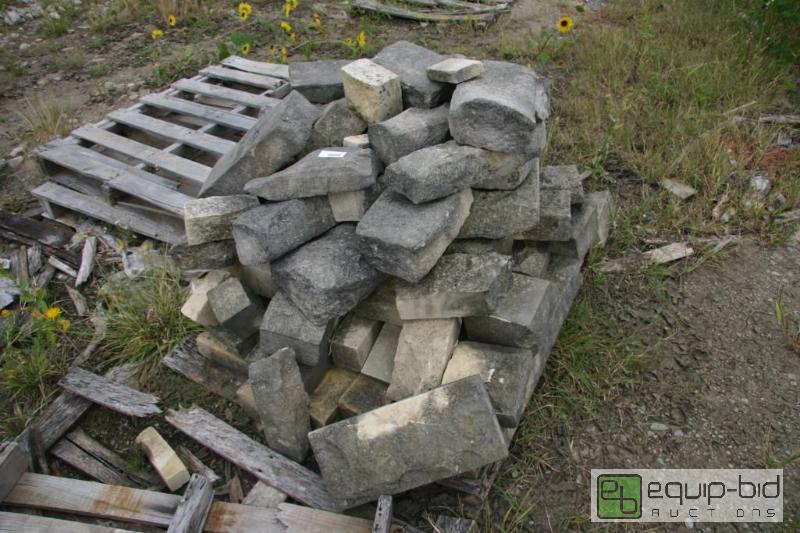 lot 117 image: pallet of stone...