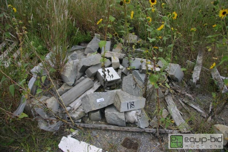 lot 118 image: pile of mixed stone...