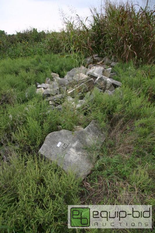 lot 122 image: large pile of misc stone...