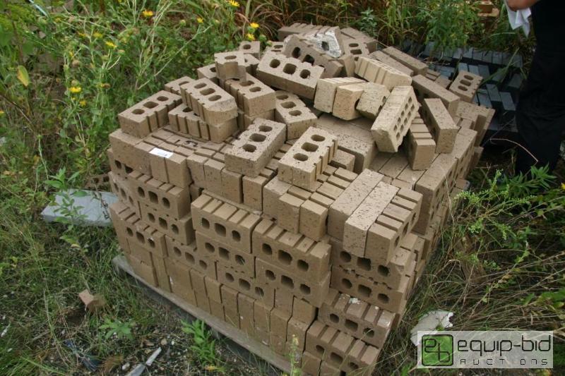 lot 152 image: large pallet of blonde brick...