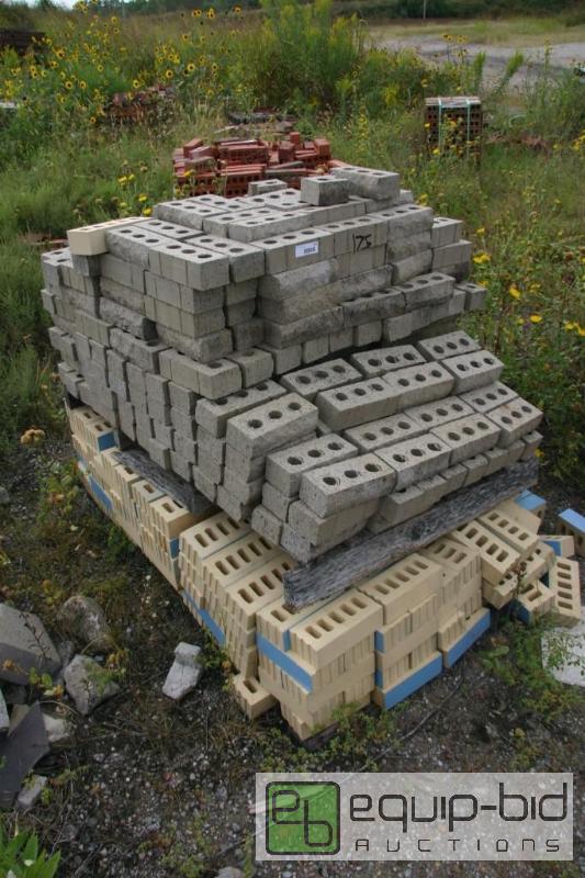 lot 175 image: double pallet of beige and gray bricks...
