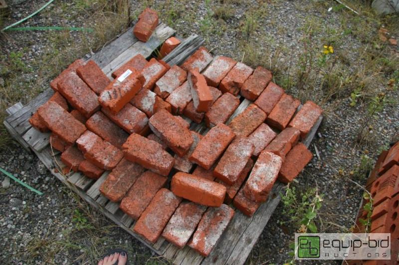 lot 181 image: pallet of pavers...