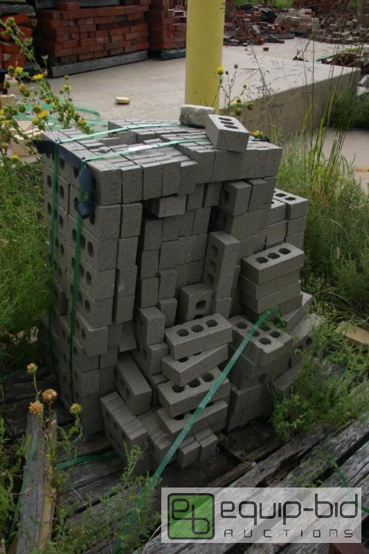 lot 194 image: large lot of gray 3 hole bricks...