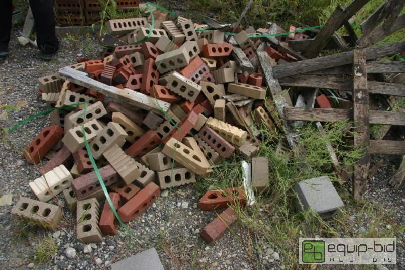 lot 197 image: lot of misc&nbsp3 hole bricks...
