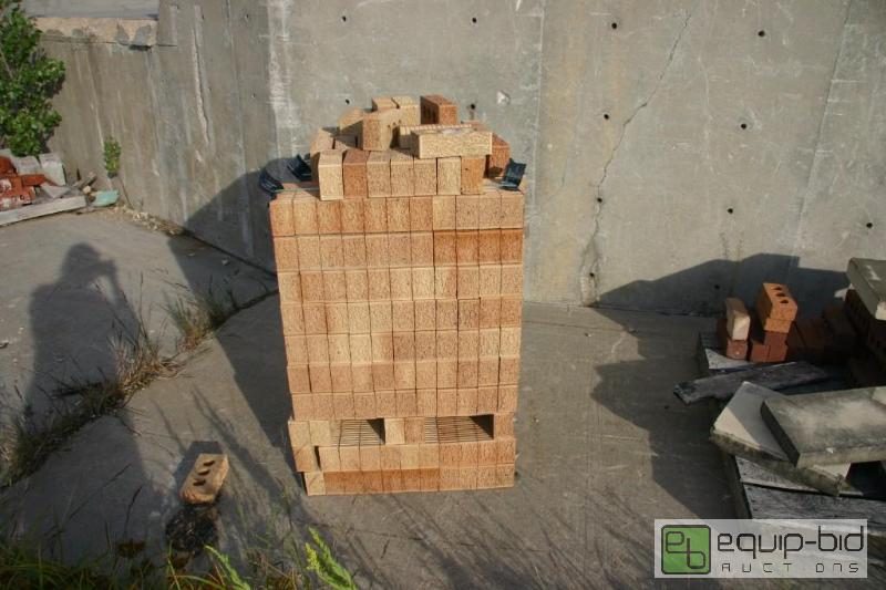 lot 214 image: bundle beige bricks...