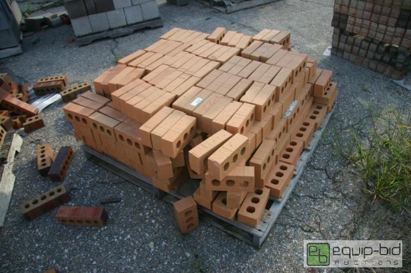 lot 224 image: pallet of beige 3 hole bricks...