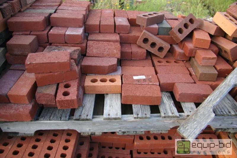 lot 258 image: double pallet of mixed bricks...