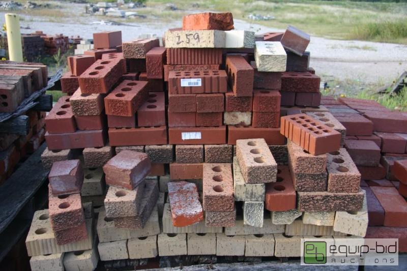 lot 259 image: double pallet of mixed bricks...
