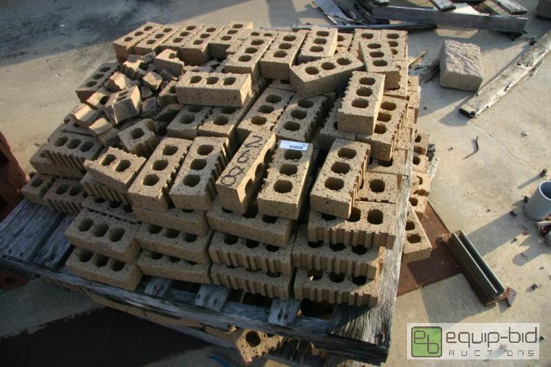 lot 268 image: double pallet of beige 3 hole bricks...