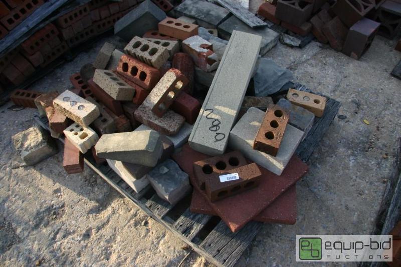 lot 280 image: pallet of bricks and stone...