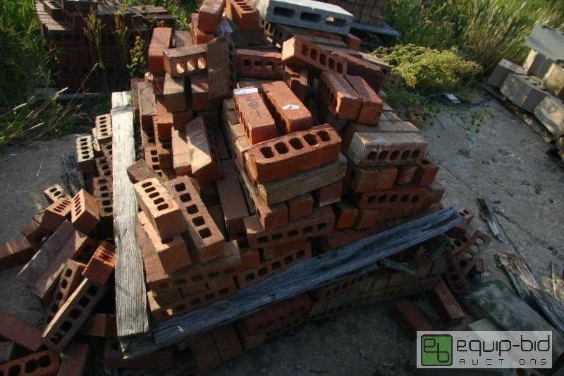 lot 281 image: large pallet of 5 hole brick...
