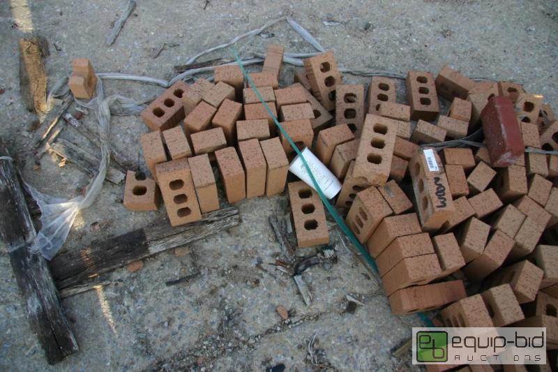 lot 283 image: pile of 3 hole bricks...