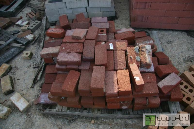lot 284 image: pallet of pavers...