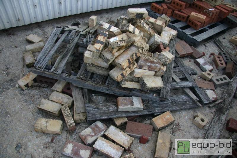 lot 285 image: pile of beige pavers...