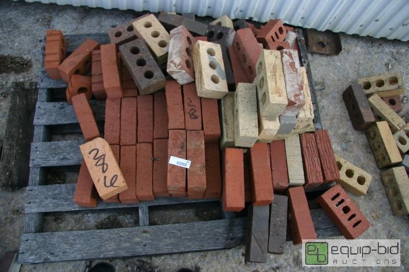 lot 286 image: pallet of misc&nbspbricks...