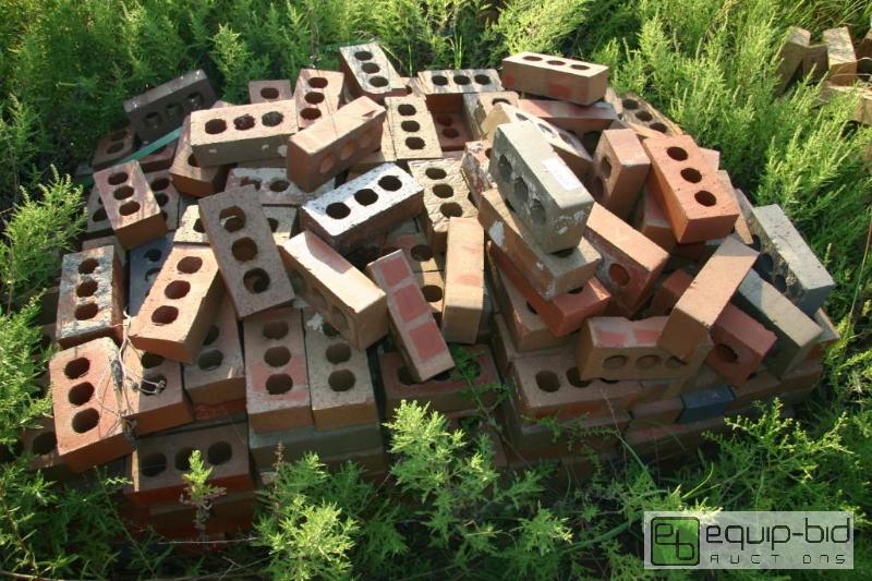 lot 293 image: large pallet of 3 hole bricks...