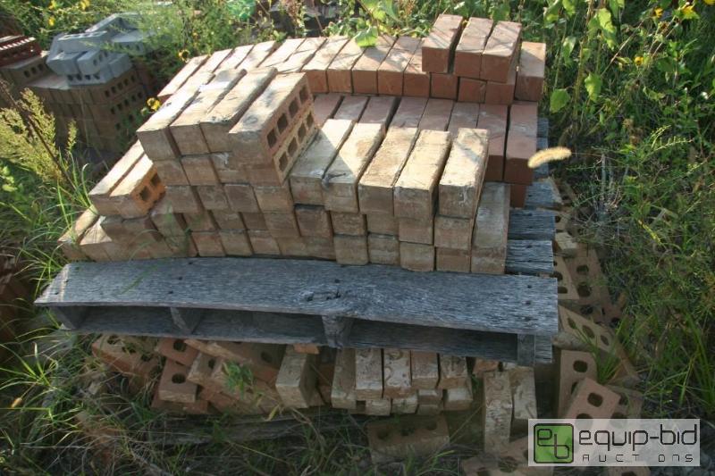 lot 296 image: double pallet of misc bricks...