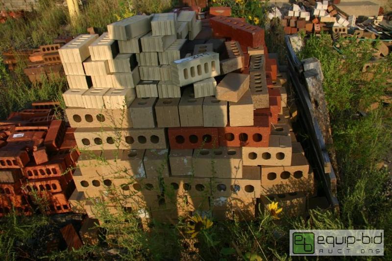 lot 299 image: large lot of misc bricks...