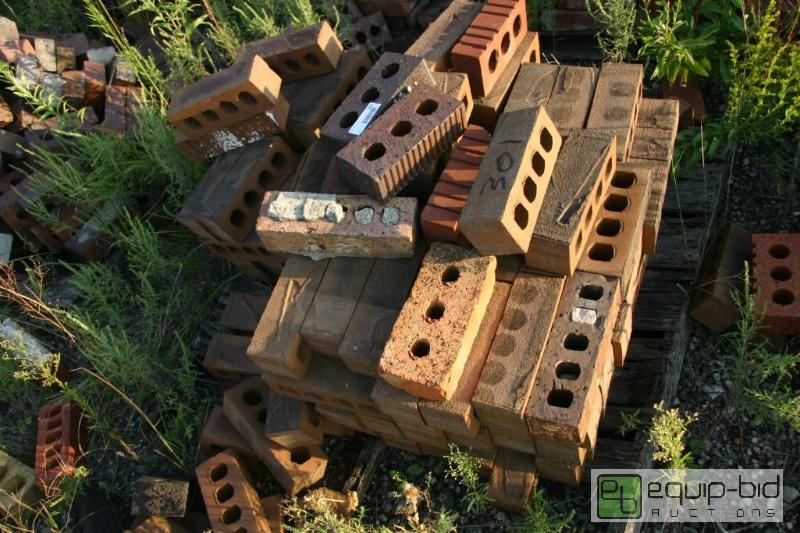 lot 301 image: pallet of beige bricks...