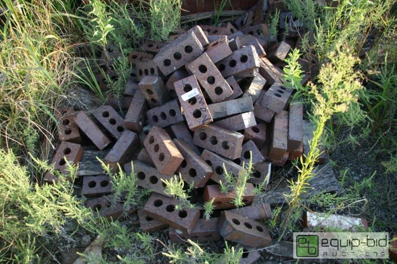 lot 302 image: pile of 3 hole bricks...