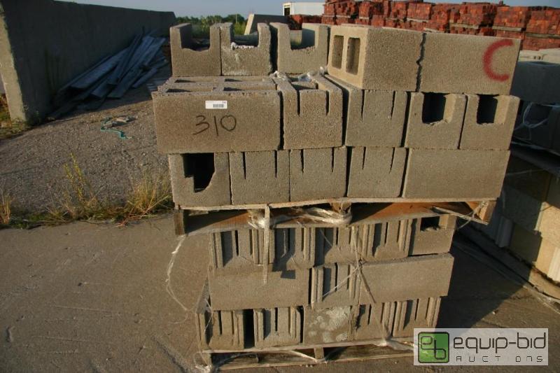 lot 310 image: double pallet of cinder blocks...