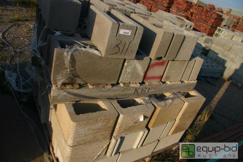 lot 311 image: double pallet of cinder blocks...