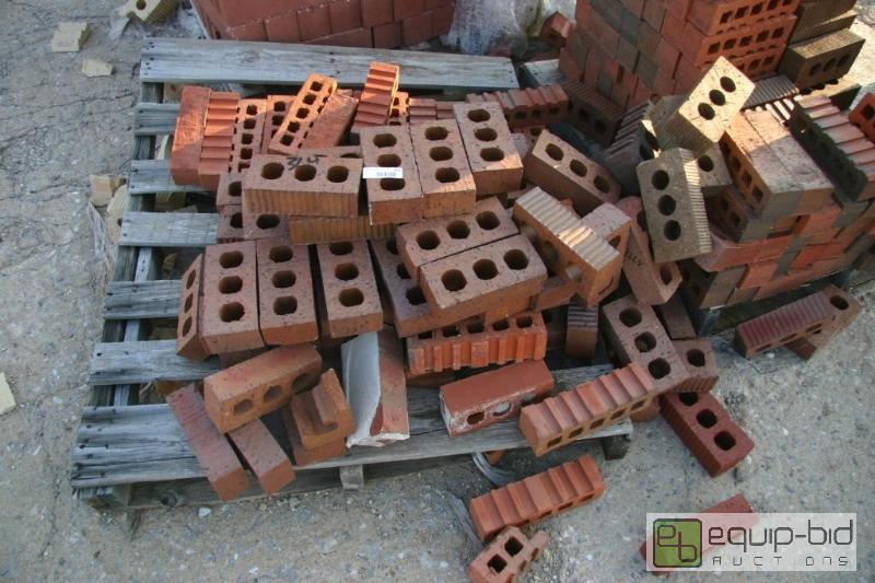 lot 314 image: 2 pallets of misc&nbspbricks...