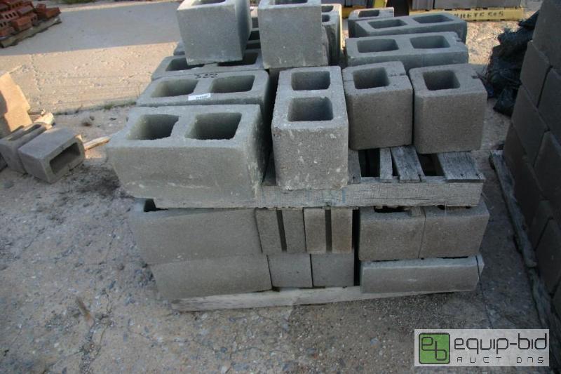 lot 322 image: double pallet of cinder blocks...