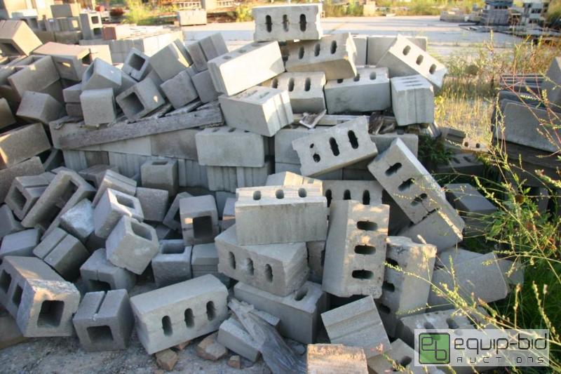 lot 334 image: large pile of cinder blocks...