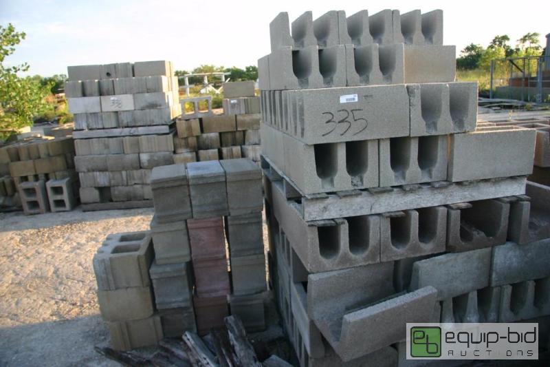 lot 335 image: double pallet &amp stack of cinder blocks...